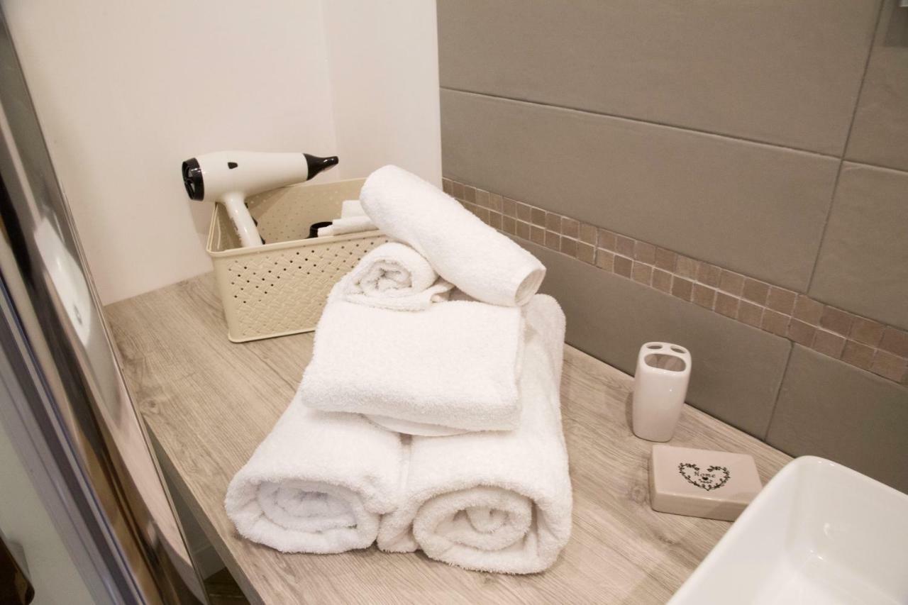 Garibaldi Rooms เนเปิลส์ ภายนอก รูปภาพ